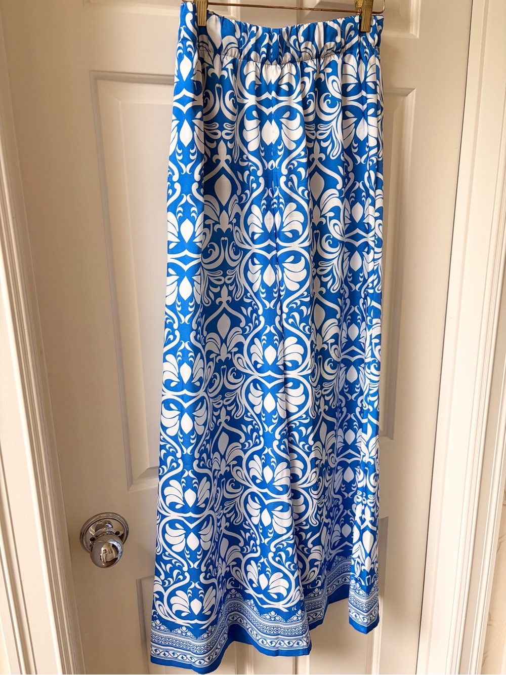 Alice and Olivia Blue and White Decorative Curtain Panel flowy pants